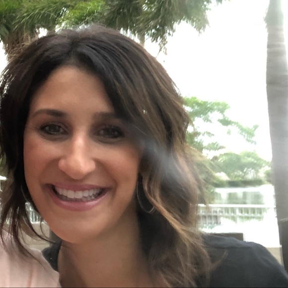 Meet your Posher, Lisa - Picture 1 of 1